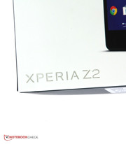 Il 5.2-pollici Xperia Z2 è leggermente più grande del Galaxy S5 e dell'HTC One M8.