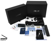 Asus fornisce una serie di accesori...