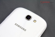 … while the 5-megapixel camera on the back, which comes with an LED flash as well as autofocus…