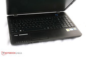 Il Lifebook AH502 è un laptop economico entry-level.