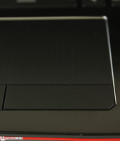 Touchpad in alluminio spazzolato con perimetro cromato