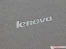 Ma Lenovo aggiunge anche una tastiera-case nella confezione.