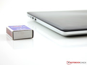 Lo Zenbook NX500JK non è sottile come una scatola di fiammiferi.