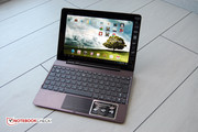 Quando collegato alla base, l'Infinity assomiglia ad un netbook alla moda