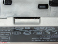 Il relativo slot della SIM card si trova nell'alloggiamento della batteria.