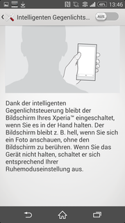 Lo smartphone utilizza un sensore di luce per restare attivo quando lo tenete tra le mani.