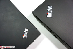Il ThinkPad P70 (a destra) ora è di nuovo nero (Sinistra: ThinkPad T400)