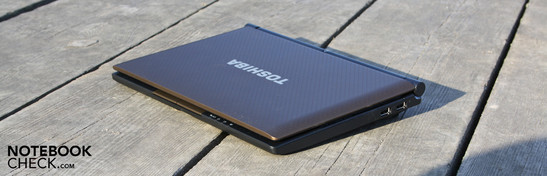 Toshiba NB520-108 marrone:  buono il suono ma soliti limiti di prestazioni dei netbook.