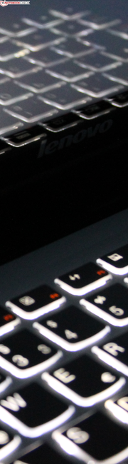 Lenovo IdeaPad U430 Touch: La tastiera retroilluminata è molto buona per chi scrive molto, anche al buio