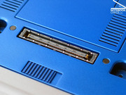 Per ulteriori connessioni, è possibile collegare la docking dal lato posteriore del laptop.