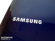 Un logo Samsung adorna la cover.