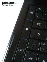 I tre bottoni sensibili al tocco alla sinistra della tastiera (Back Up, Bluetooth, WLAN) sono spesso attivati inavvertitamente.