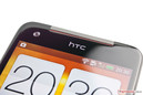 HTC integra una webcam wide angle.