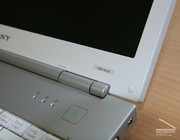 Bisonga prima abituarsi al design del Sony Vaio VGN-N11M office notebook ...