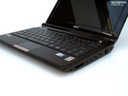 Il Fujitsu M2010 è un netbook compatto in formato 10 pollici.