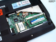 Il Fujitsu M2010 impiega una CPU Intel Atom N280 in coppia con un chip grafico GMA 950, sempre di Intel.