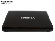 Un ampio logo Toshiba sulla cover.