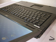 La tastiera è ai vertici della categoria. Le plastiche usate non sembrano essre di alta qualità come per i notebooks HP superiori.