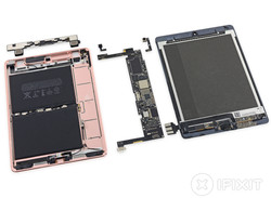 Sembra facile, ma non lo è: L'iPad Pro 9.7 aperto (fonte: iFixit)