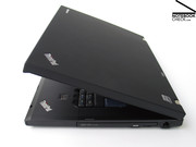 Il case ha la classica linea Thinkpad con display a conchiglia,...