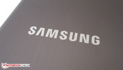 naturalmente, il logo Samsung non può essere dimenticato.