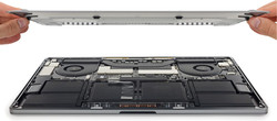 Uno sguardo nel case (fote: iFixit)