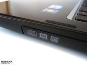 Un masterizzatore DVD convenzionale è usato come drive ottico.