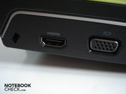 A sinistra ci sono due porte monitor per HDMI e VGA, oltre ad un Kensington lock