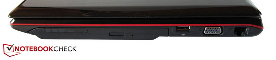 Lato destro: drive ottico, USB 2.0, VGA, RJ-45 LAN