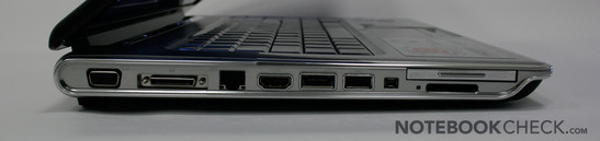 Lato sinistro: Express Card 45, Cardreader (SD, MS (Pro), MMC, xD), FireWire 400, USB, eSata (con USB integrata), HDMI, LAN, Docking Station, VGA