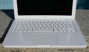 Il layout della tastiera è lo stesso dei modelli MacBook Pro e delle tastiere desktop.