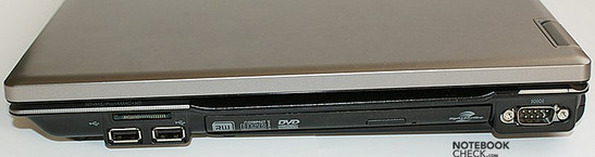 Lato destro: CardReader, 2x USB, drive ottico, COM