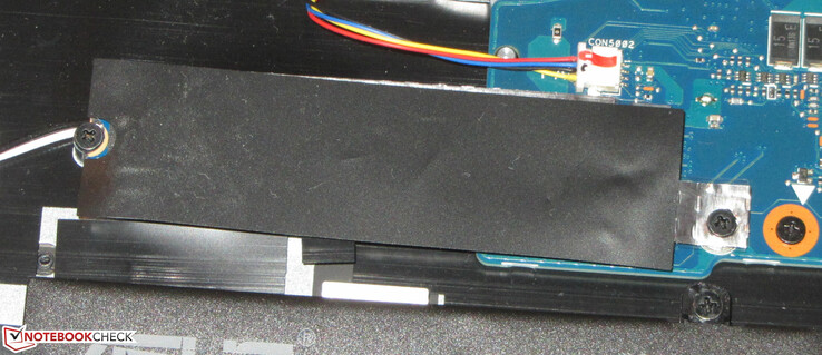 Uno sguardao all'SSD Kingston NVMe nascosto dietro uno scudo termico