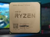 L'APU desktop AMD Ryzen 7 5700G dispone di una iGPU Radeon Vega 8. (Fonte immagine: Chiphell/MakeUseOf - modificato)