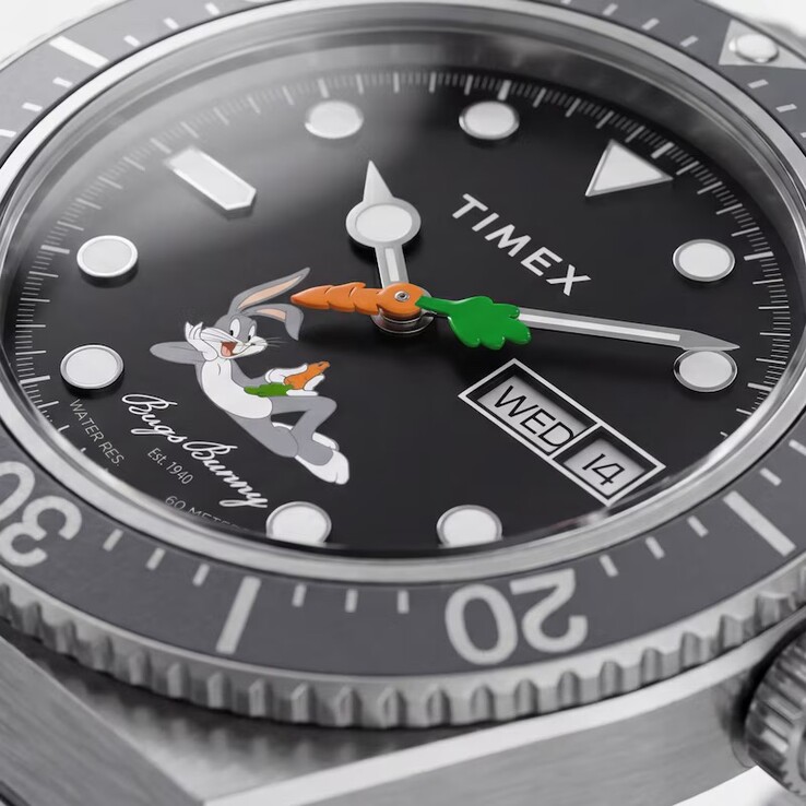 Primo piano del quadrante nero del Timex Looney Tunes x M79 Automatic, che mette in risalto Bugs Bunny e la lancetta dei secondi a forma di carota,