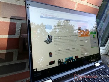 Lenovo ThinkPad X13 Yoga all'aperto