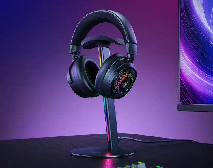 La Razer Base Station V3 Chroma è dotata di una sporgenza curva antiscivolo per sostenere in modo sicuro le cuffie compatibili.