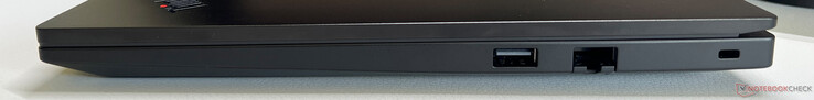 A destra: USB-A 3.2 Gen 2 (10 Gbit/s), Gigabit Ethernet, Slot di sicurezza Kensington