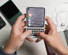 Nonostante sia dotato di una tastiera, il Clicks Communicator è relativamente compatto.