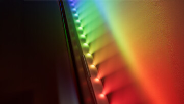 Accendere la striscia luminosa a gradiente della TV.