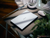 La versione Panther Lake dell’XPS 13 è disponibile nella finitura Sky qui illustrata.