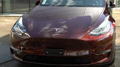 La Model Y di Berlino in Midnight Cherry Red (immagine: Vision E Drive/YT)