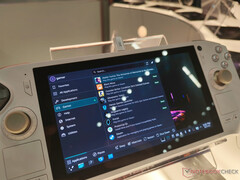 Zotac Zone Pro con il suo fork di Manjaro Linux (fonte: Notebookcheck)