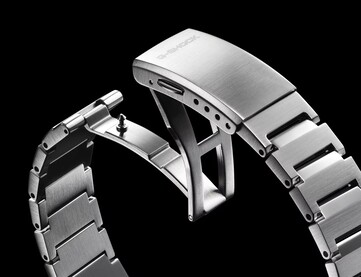 Il bracciale in acciaio inossidabile del GST-B1000BD è dotato di una chiusura deployante a pulsante