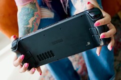 Si dice che Valve stia lavorando a un nuovo controller che prende spunto dal design dello Steam Deck (fonte: Georgiy Lyamin)