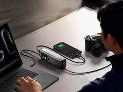 Il nuovo power bank Sharge Retractable 165 con cavo e display integrati è ora disponibile negli Stati Uniti al prezzo di 69,99 dollari. (Fonte immagine: Sharge)