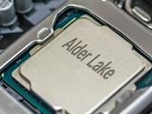 Intel Alder Lake i9-12900K campione di qualificazione raggiungendo 5,3 GHz si dice che sia 800 punti più veloce di AMD Ryzen 5950X nei test multi-core Cinebench R20
