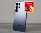 Si dice che Galaxy S26 Ultra abbia una capacità della batteria e un miglioramento della ricarica rispetto al suo predecessore, raffigurato qui. (Fonte immagine: Notebookcheck, Qualcomm, modificato)