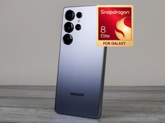 Si dice che Galaxy S26 Ultra abbia una capacità della batteria e un miglioramento della ricarica rispetto al suo predecessore, raffigurato qui. (Fonte immagine: Notebookcheck, Qualcomm, modificato)