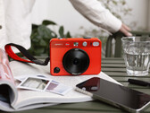 La Sofort 2 eredita per lo meno l'aspetto della famiglia Leica (Fonte: Leica)